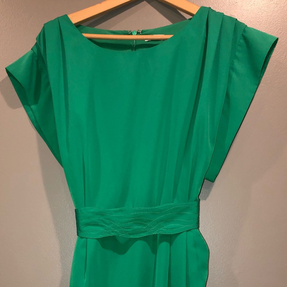 Kelly green dress with POCKETS!